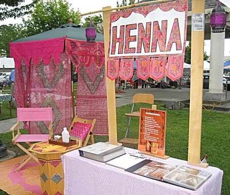 Great festival setup Henna Stall Decoration Ideas, Mehendi Stall Ideas, Wedding Stall Ideas, Henna Stall Ideas, Festival Stand Ideas, Henna Booth Setup Ideas, Holi Party Decoration Decorating Ideas, Teej Festival Decoration Ideas, Stall Decoration Ideas Fair