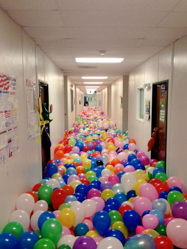 Best Senior Pranks, College Pranks, School Pranks, Senior Pranks, April Fools Pranks, Ra Ideas, Program Ideas, April Fools Day, College Fun