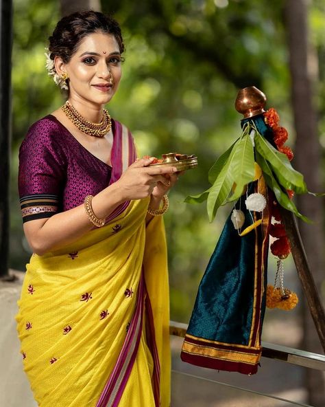 Ganpati Saree Look, Sankranti Saree Look, Khan Sadi Blouse Design, Ilkal Saree Photoshoot, Khun Blouse Designs Latest, Hairstyles On Paithani, Erkal Saree, Khan Saree Blouse Designs Latest, Maharashtrian Blouse Design