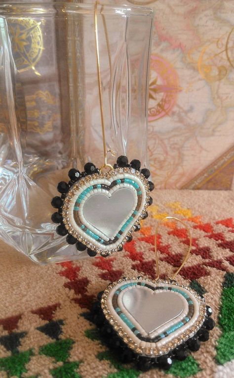 Beading Indigenous, Heart Beaded Earrings, Native American Beadwork Earrings, Beaded Earrings Native American, Indigenous Style, Indigenous Jewelry, Native Earrings, Beautiful Beaded Earring, Earrings Native American