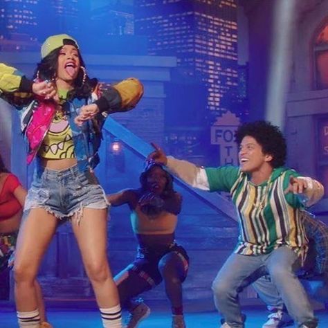 Cardi B And Bruno Mars 90s Theme Party Outfit Hip Hop, 90s Hip Hop Costume, 90’s Fashion Grunge, 90’s Theme Party Outfit, Pictures Of Cardi B, Outfit Hip Hop, 90’s Hiphop Fashion, 90s Outfits Party, 90s Theme Party Outfit