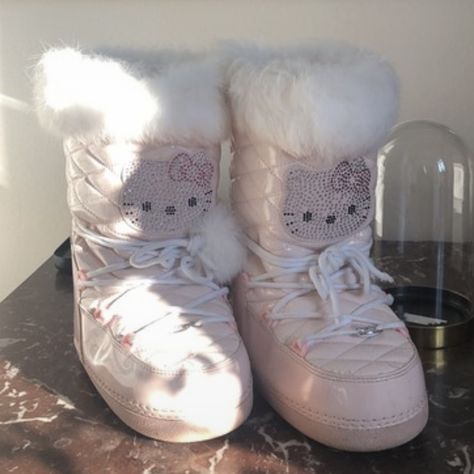 Archive fashion Hello Kitty Snow Boots, Hello Kitty Moon Boots, Short Moon Boots, Hello Kitty Toes, Shein Boots, Winter Coquette, Y2k Girl, Hello Kitty Clothes, Pink Toes