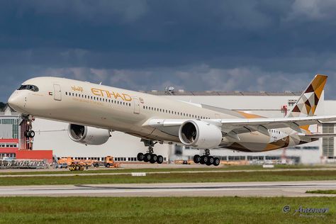 Etihad Airways, Airbus A350, Boeing 777, Nike Wallpaper, Commercial Aircraft, Jet Plane, Air France, Disney World Vacation, Wide Body