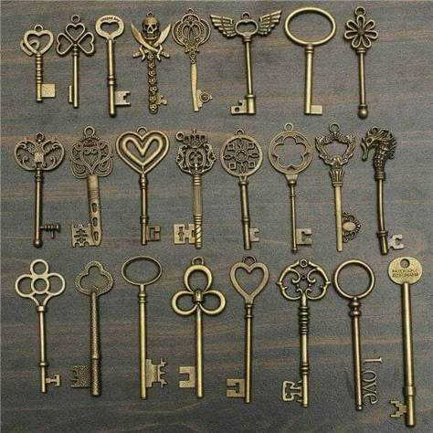 Key Crafts, Key Charms, Old Keys, Vintage Key, Antique Keys, Key Jewelry, Vintage Keys, Key To My Heart, Lock And Key