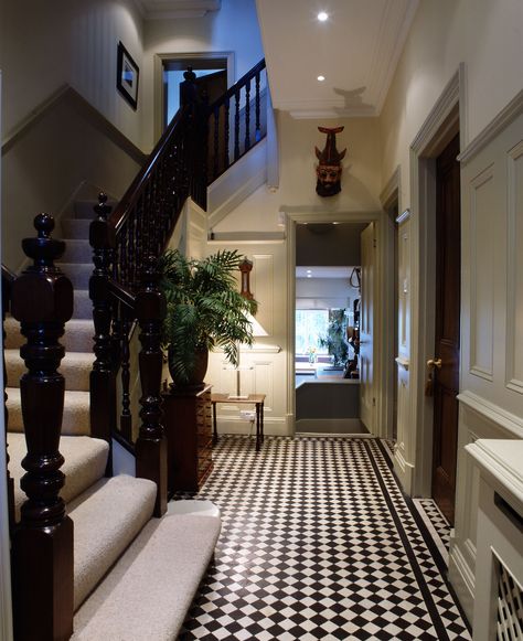 London Mews House Interior, Victorian House Hallway, Apartment With Stairs, London House Interior, Brownstone Interiors, Victorian House Interiors, Victorian Hallway, Tiled Hallway, Hallway Designs