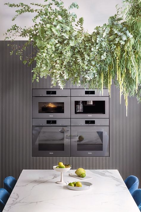 Miele Kitchen Design, Miele Kitchen Appliances, Built In Kitchen Appliances, Miele Kitchen, Kitchen Appliance Storage, Miele Appliances, Smart Home Appliances, Domestic Appliances, Smart Kitchen