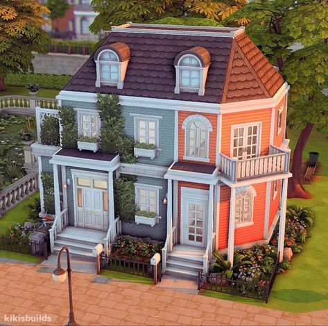 Sims Student House, Blue Suburban House Sims 4, Sims 4 University House, Sims 4 Student House, Sims 4 Willow Creek House, Sims 4 University Housing, Sims 4 University, The Sims 4 Lots, University Housing