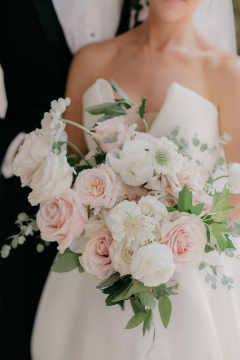 pink and white wedding bouquet Light Pink Wedding Bouquet, Wedding Bouquets Spring, Cream Ranunculus, Pink White Wedding, Pretty Wedding Bouquet, Lilac Wedding Bouquet, Spring Wedding Ideas, Tulip Wedding, Pink And White Weddings