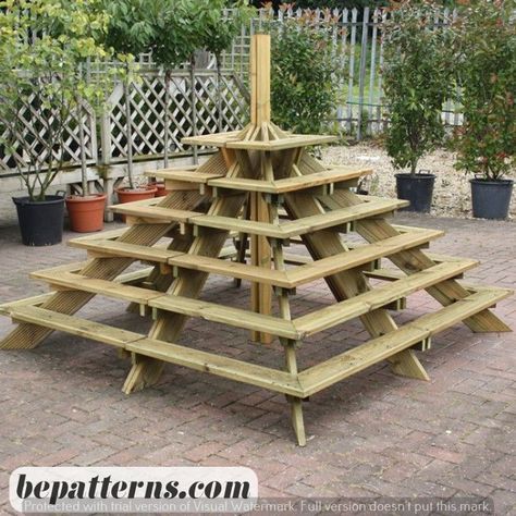 Handcrafted Decorative Garden Screen tutorial for beginners Greenhouse Plant Display, Plant Nursery Ideas Greenhouses, Portable Display Shelves, Plant Display Outdoor, Garden Pyramid, Decor Business Ideas, Home Decor Business Ideas, Pyramid Planter, Garden Center Displays