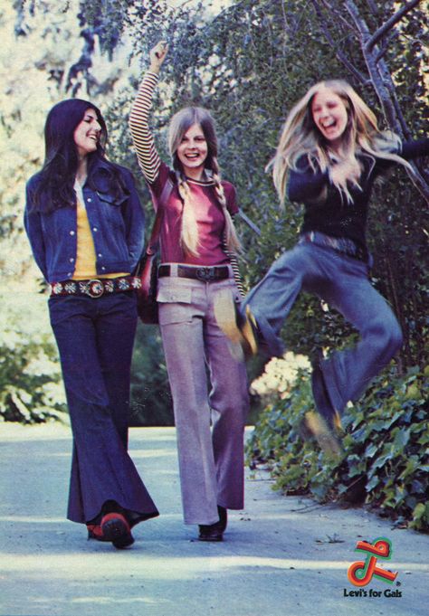 1970s Vintage Fashion, Look 80s, Fashion 1970s, 60s 70s Fashion, 70s Inspired Fashion, Ad Fashion, Vintage Levis Jeans, Trendy Swimwear, I'm With The Band