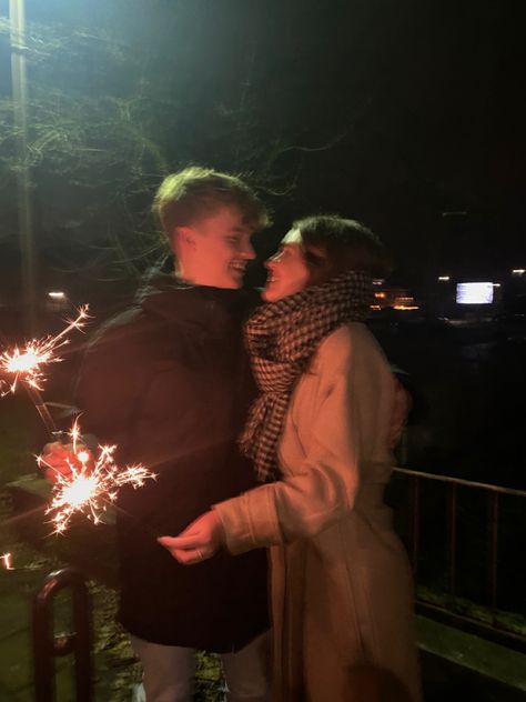 New Years Pics With Boyfriend, New Year Couples Pictures, Couple Goal New Year, Couple Poses New Year, Couples On New Years, New Year Date Ideas Couple, New Years Couple Goals, New Year Eve Couple Pictures, New Year Photoshoot Ideas Couple