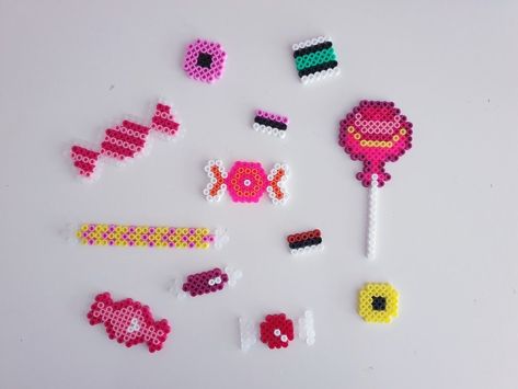 Candy Perler Bead Patterns, Small Square Perler Bead Patterns, Candy Perler Beads, Perler Beads Candy, Candy Beads, Modele Pixel Art, Hamma Beads Ideas, Diy Fabric Jewellery, Melty Bead Patterns