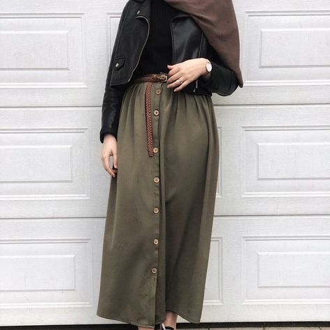 🌸Hello🌸 ✴Jupe Disponible en cinq couleur Style Hijab Casual, Mode Hijabi, Stile Hijab, 일본 패션, Beautiful Angels, Hijab Look, Modern Hijab Fashion, Hijab Fashionista, Bohemian Mode