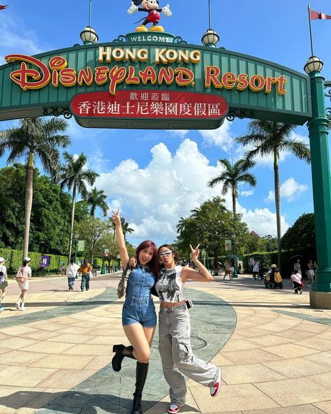 #hongkong #disneyland Hongkong Disneyland Poses, Hk Disneyland Photography, Disneyland Hongkong Photography, Hong Kong Disneyland Photography, Hongkong Picture Ideas, Hongkong Disneyland Outfit Summer, Hong Kong Photo Ideas, Disneyland Hongkong Aesthetic, Hong Kong Disneyland Outfit