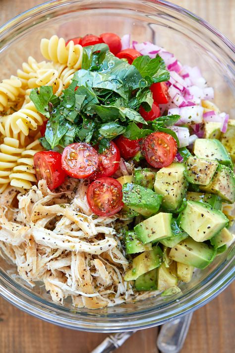 Healthy Chicken Pasta Salad, Chicken Pasta Salad Recipes, Healthy Chicken Pasta, Salad Buah, Resep Salad, Idee Pasto, Easy Healthy Meal Prep, Chicken Pasta Salad, Makanan Diet