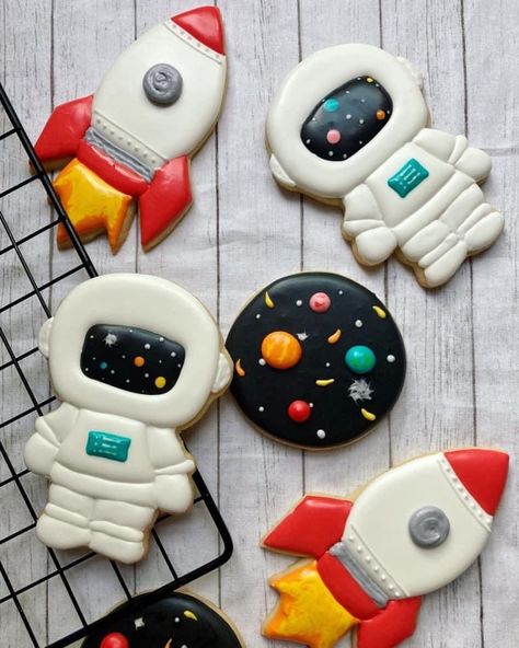 Nasa Birthday Party Ideas, Space Theme Cookies, Astronaut Party Ideas, Astronaut Cookies, Astronaut Party, Boys 1st Birthday Party Ideas, Astronaut Birthday, Boy Birthday Party Themes, Space Birthday Party