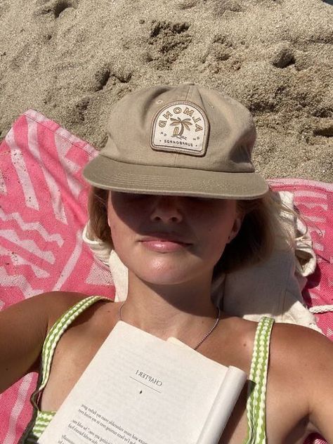 The Sand, A Book, A Woman, Reading