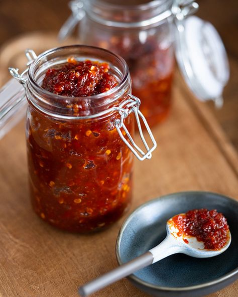 Chili Jam, Homemade Chilli, Bar Restaurant Design, Marion's Kitchen, Chilli Jam, Dried Chillies, Relish Recipes, Chilli Recipes, Design Café