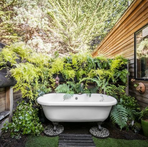 outdoor tubs Outdoor Clawfoot Tub, Garden Bathtub, Outdoor Bathtub, Outdoor Bathroom Design, Outdoor Tub, Outdoor Baths, Tub Ideas, Garden Shower, Outdoor Bath