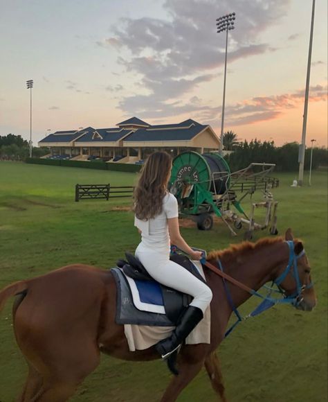 Aesthetic Horse Riding, Horse Girl Aesthetic, Horsey Life, Horse Riding Aesthetic, Foto Cowgirl, Horseback Riding Outfits, Horse Riding Outfit, Equestrian Aesthetic, Horse Aesthetic