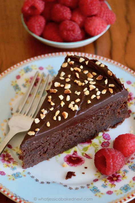 Chocolate Hazelnut Cake (Torta alla Gianduia) – What Jessica Baked Next… Chocolate Traybake, Showstopper Dessert, Showstopper Cakes, Chocolate Hazelnut Cake, Chocolate Ganache Recipe, Flourless Cake, Nutella Cake, Ganache Recipe, Hazelnut Cake