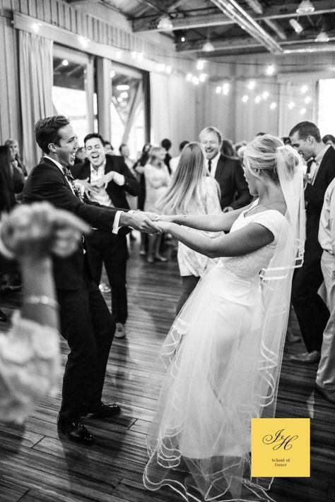 Wedding Reception Photography, Wedding Picture Poses, Candid Wedding Photos, Wedding Photography Styles, Wedding Photography Packages, Wedding Photography Tips, Wedding Photos Poses, Candid Wedding Photography, Photo Couple