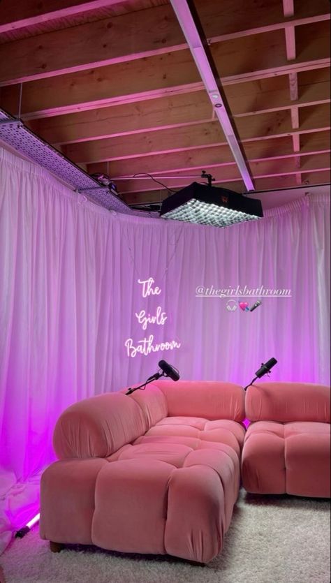 Room For Content Creator, Podcasts For Women Decor, Podcast Setting Aesthetic, Pink Podcast Setup, Living Room Podcast Setup, Podcast Party Ideas, Youtube Recording Studio, Podcast Desk Setup, Content Creator Room Aesthetic