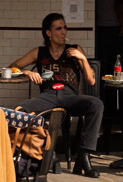 Rockstar Outfit Men, Glam Rock Outfits, Rock Star Outfit, Rockstar Aesthetic, Mode Punk, Mode Hippie, Damiano David, Rock Outfits, I'm With The Band