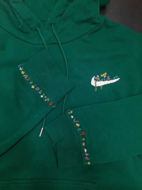 Nike Hoodie Embroidery, Hand Embroidery On Hoodie, Hand Embroidery Hoodie, Embroidery Hoodie Diy, Iron On Patches Sweatshirt Ideas, Embroidery Hoodie Ideas, Embroidered Hoodie Diy, Nike Embroidery Sweatshirt, Hoodie Embroidery Ideas