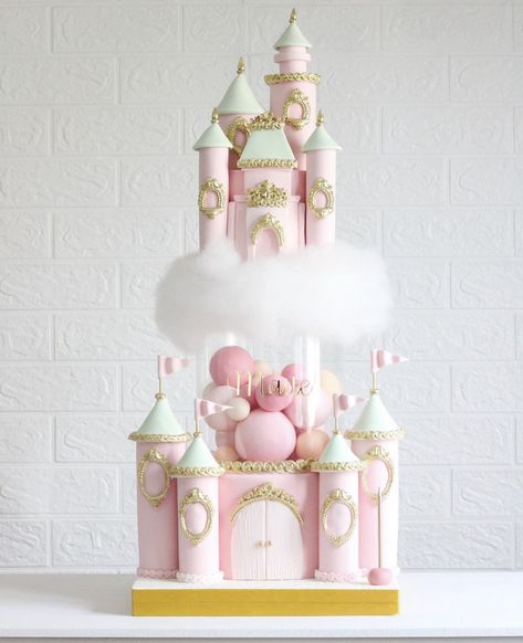 Pink Birthday Cake Ideas, Barbie Themed Cake, Castle Birthday Cakes, Princess Castle Cake, Pink Birthday Cake, Carousel Cake, Princess Birthday Party Decorations, Disney Princess Cake, Princess Theme Birthday