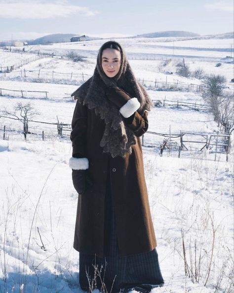 Slavic Aesthetic Outfits, Russian Aesthetic Outfit, Russian Woman Aesthetic, Russian Outfits, Eastern European Fashion, Slavic Fashion, Slavic Style, Slavic Clothing, Russian Clothing