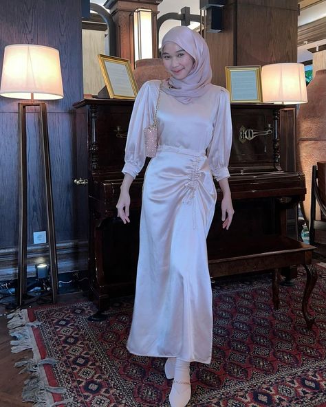 Bridesmaid Dresses Hijab, Long Sleeve Boho Maxi Dress, Braidsmaid Dresses, Kebaya Modern Dress, Model Gamis, Hijab Wedding, Simple Bridesmaid Dresses, Style Hijab, Muslimah Fashion Outfits