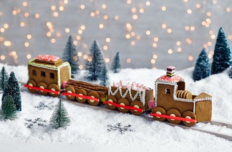 Creative Christmas Food, Jul Kaka, Gingerbread Creations, Gingerbread Train, Train Template, Chocolate Gingerbread, Gingerbread Dough, All Things Gingerbread, Tesco Real Food