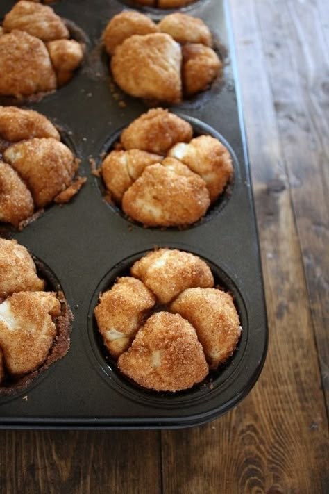 Monkey Bread Muffins Monkey Breads, Monkey Bread Muffins, Easy Monkey Bread, Cinnamon Roll Monkey Bread, Pillsbury Recipes, Bread Muffins, Breakfast Sweets, Sweet Rolls, Monkey Bread