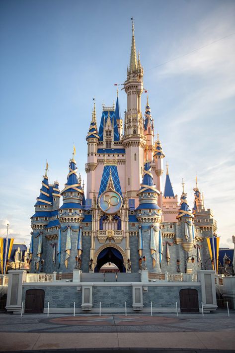 Cinderella Castle EARidescent Makeover Completed Ahead of Walt Disney World's 50th-Anniversary Celebration Disney Castle Drawing, Disney World Castle, Gif Png, Disney 50th Anniversary, Disney World Pictures, Disney World Magic Kingdom, Disney Background, Parc D'attraction, Disney Day