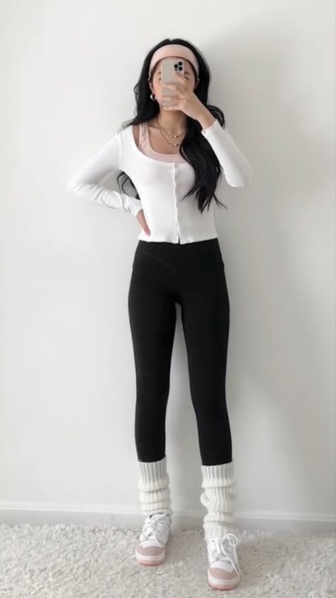 Ballet Casual Outfit, Kawaii Outfit Inspo Winter, Cute Workout Outfits Winter, Ballet Core Outfits Casual, Coquette Gym Outfit, Aesthetic Sports Outfit, Korean Comfy Outfits, Cute Pilates Outfit, Workout Outfit Winter