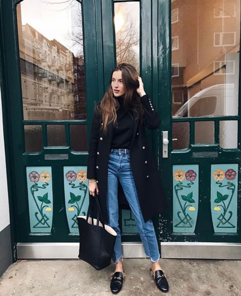 http://weheartit.com/entry/272117956 Gucci Loafers Outfit, Mules Outfit, Pijamas Women, Style Loafers, Cute Thanksgiving Outfits, Thanksgiving Outfit Ideas, Loafers Outfit, Effortlessly Chic Outfits, Event Outfit