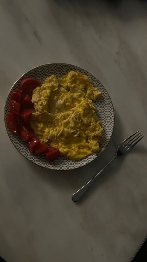 Scrambled Eggs Breakfast Aesthetic, Scrambled Eggs Aesthetic, Breakfast Eggs Scrambled, Breakfast Scramble, Egg Breakfast, Scrambled Eggs, Instagram Aesthetic, Tomatoes, Healthy Recipes