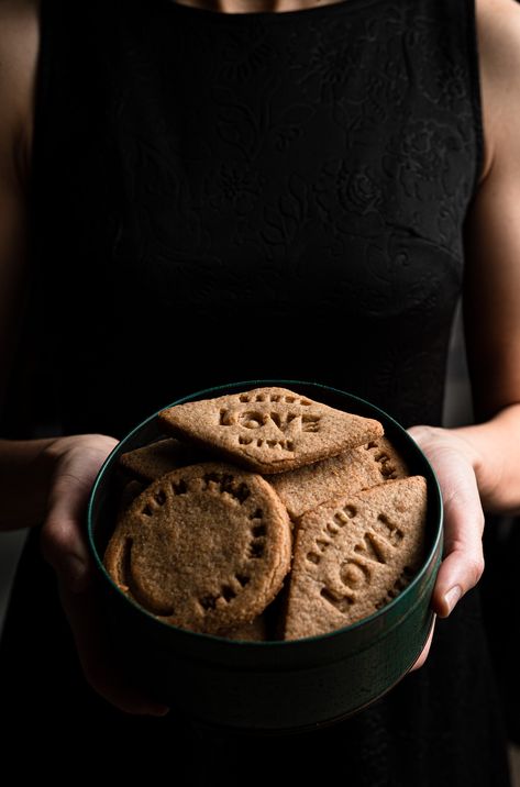 Rye shortbread cookies, easy to make and made with 100% rye flour. Brown Butter Shortbread, Traditional Easter Desserts, Butter Shortbread Cookies, Butter Shortbread, Cheesecake Oreo, Easy Gluten Free Desserts, No Flour Cookies, Rye Flour, Flour Recipes