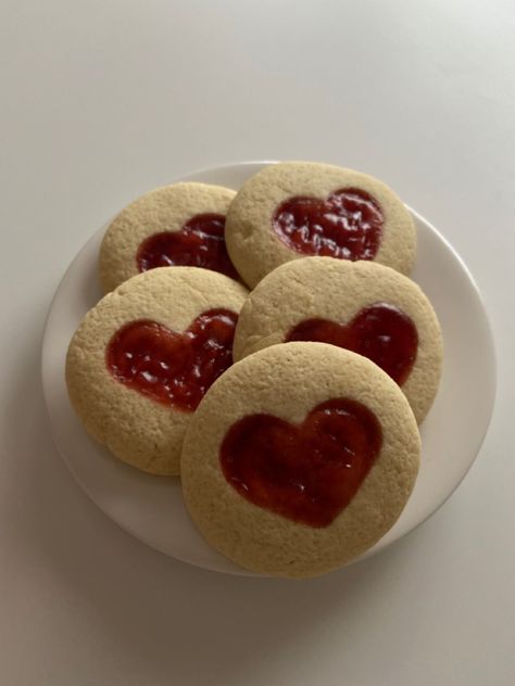 #jamheartcookies #cookie #cookies #heart #jam #bake Heart Jam Cookies Aesthetic, Cookies Heart, Heart Shaped Food, Jam Cookies, Cute Baking, Pretty Dessert, Heart Cookies, Deilig Mat, Mind Body And Soul