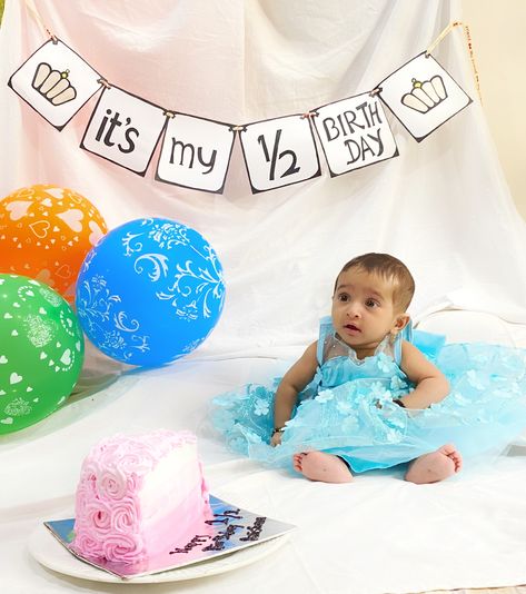 Baby Development Activities, Baby Photoshoot Ideas, Bday Decor, Birthday Things, Birthday Plans, Photo Stills, Baby Birthday Decorations, 1st Birthday Pictures, Monthly Baby Pictures