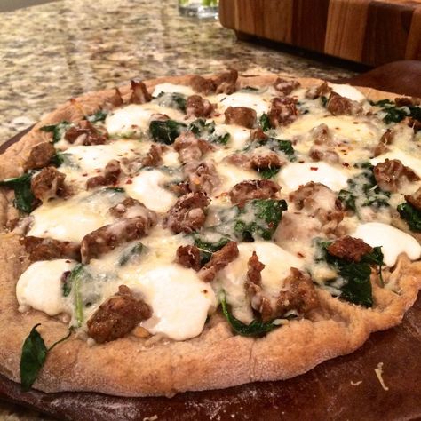 Homemade Sausage and Ricotta Whole Wheat Pizza Sausage And Ricotta Pizza, Ricotta Cheese Pizza, Sausage Flatbread, Sausage Pizza Recipe, Italian Sausage Pizza, Healthy Flatbread, Ricotta Pizza, White Pizza Recipes, Spinach Pizza