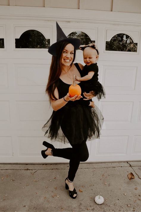 Here’s an easy-peasy last minute Halloween costume idea from clothes you already have! No need to spend money on a costume you’ll wear one time. Take some black leggings, a black tank top, and black heels. That can be the base for SO many costume ideas! In this instance, I added a tutu and witch hat. This could easily become a cat/leopard, spider, greaser girl, etc! Baby Costume Ideas, Baby Witch Costume, Baby Cat Costume, Mom And Baby Costumes, Unique Toddler Halloween Costumes, Diy Girls Costumes, Cat Girl Costume, Rainbow Witch, Greaser Girl