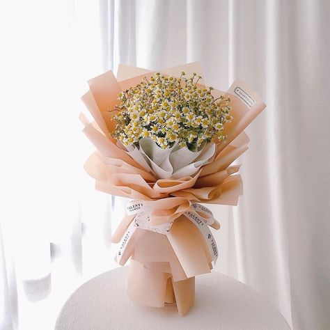 Chamomile Bouquet, Wrapping Flowers, Petaling Jaya, Hand Bouquet, Flower Boxes, Diy Flowers, Flower Shop, Flowers Bouquet, Instagram A