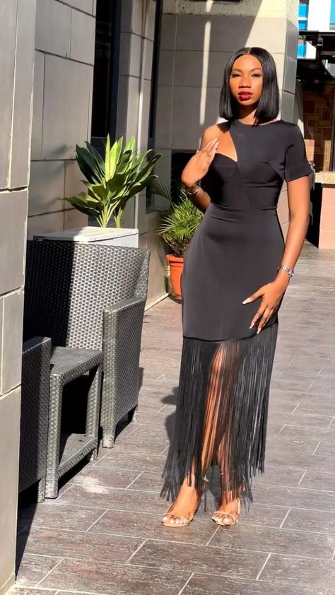 Casual Dinner Dress Outfit, Silk Styles Nigeria, Ankara Fashion Dresses Classy Beautiful, Dinner Dress Ideas Classy, African Wear Dresses Classy, African Design Dresses Classy, Black Dinner Outfit, Dinner Gown Styles, Black Dinner Dress