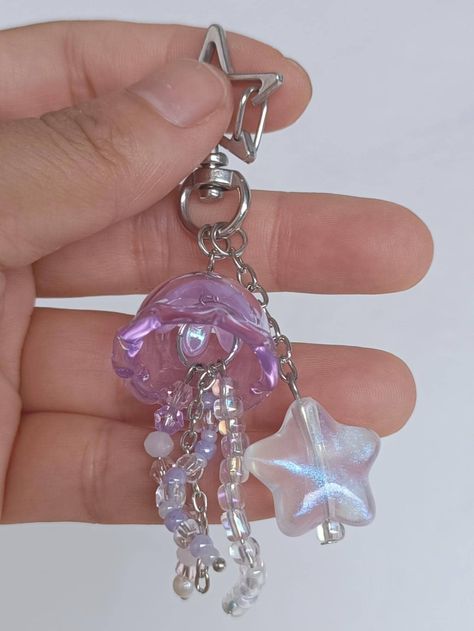 Purple Keychains, Jellyfish Keychain, Purple Keychain, Purple Diy, Jewelry With Beads, Jellyfish Jewelry, Diy Jellyfish, Jellyfish Craft, Gelang Manik-manik