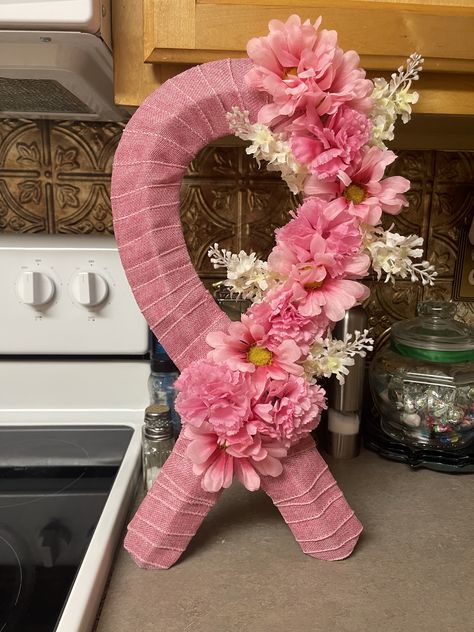 Awareness Ribbon Wreath Diy, Pink Ribbon Wreath Diy, Pinktober Awareness Decoration, Pinktober Awareness Ideas, Pink Ribbon Crafts, Survivor Party, Diy Wreath Bow, Pink Ribbon Awareness, Deco Mesh Wreaths Diy