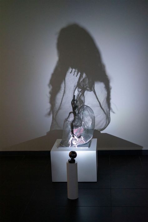 Amazing Shadow Art by Anni Laukka | Daily design inspiration for creatives | Inspiration Grid Shadow Artwork, Contemporary Art Forms, Interactive Art Installation, Light And Darkness, New Media Art, Interactive Art, Shadow Art, Collage Art Mixed Media, College Art