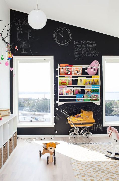 A chalkboard wall is a must for a kid's room. Playroom Chalkboard, Black House Interior, Chalkboard Walls, Modern Playroom, Blackboard Wall, Kura Bed, Playroom Design, Kids Room Inspiration, Boho Deco