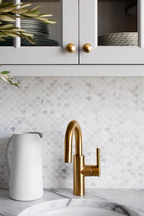 Kitchen White Cabinets Grey Countertop, Gray And Gold Kitchen, Countertop Tile, Kitchen White Cabinets, Marble Mosaic Backsplash, Baltimore House, Marble Tile Backsplash, Backsplash Design, Backsplash Tile Design